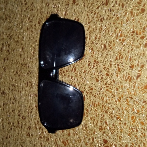 Bargain Bundle of Six Pair of Sunglasses - Picture 9 of 9